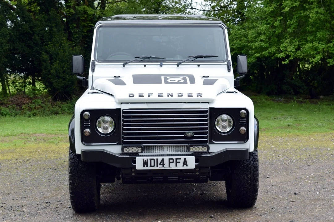 2014 Land Rover Defender 90 - Image 10 of 30