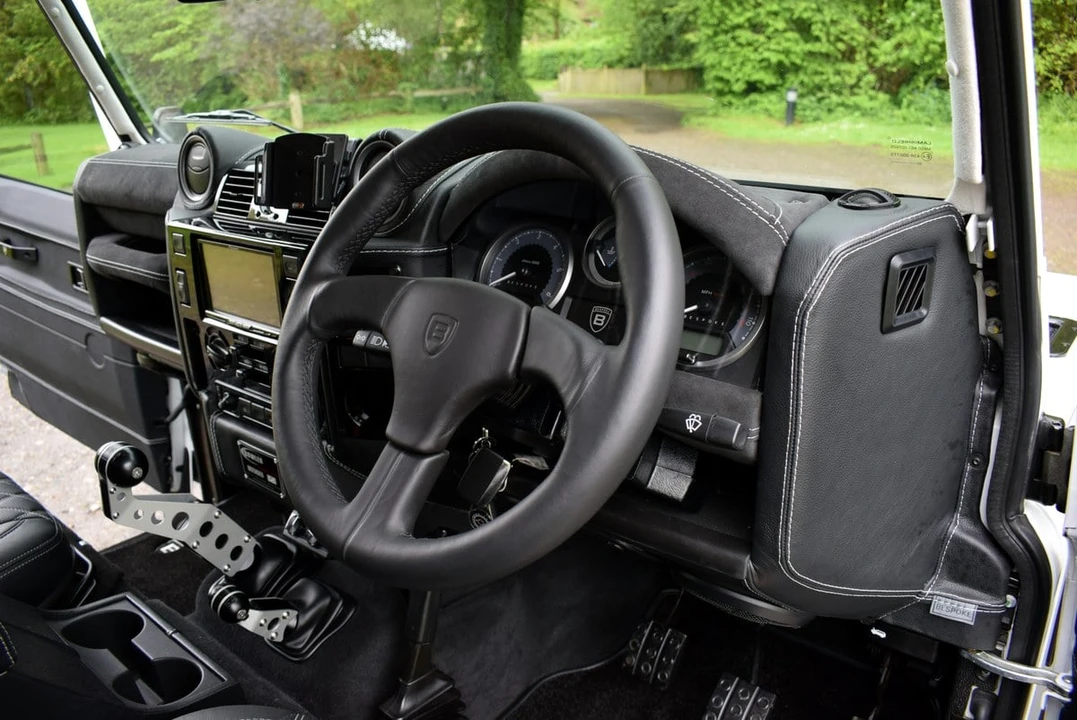 2014 Land Rover Defender 90 - Image 25 of 30