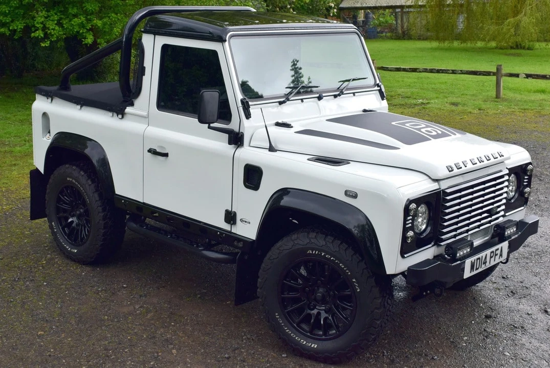 2014 Land Rover Defender 90 - Image 14 of 30
