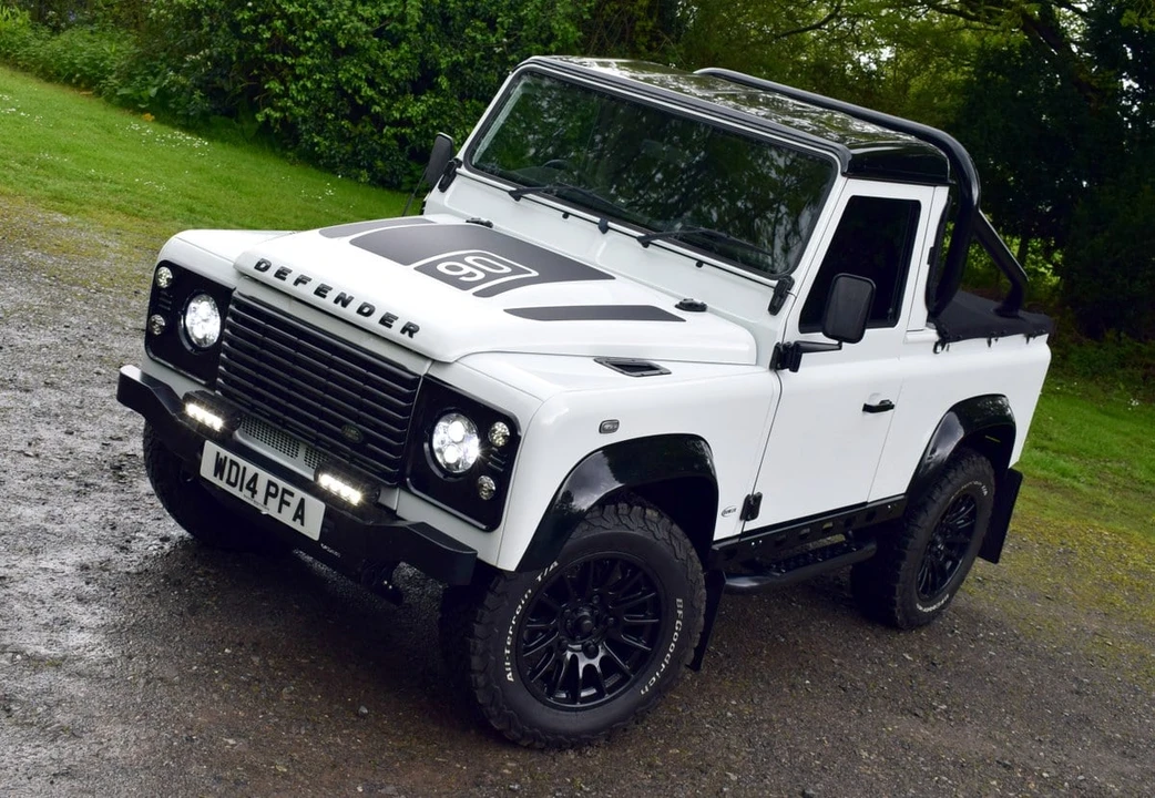2014 Land Rover Defender 90 - Image 16 of 30