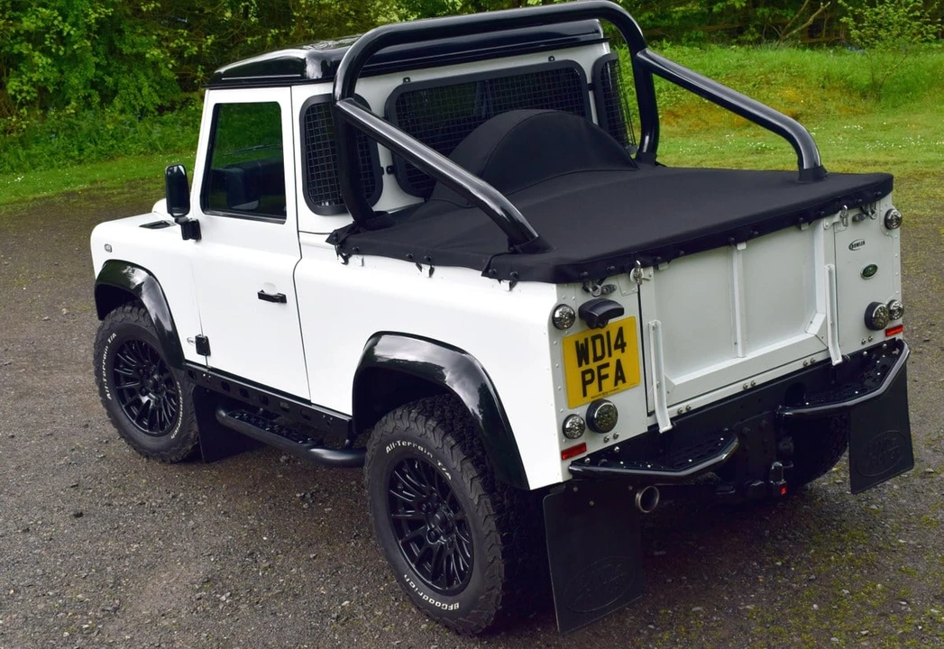 2014 Land Rover Defender 90 - Image 11 of 30