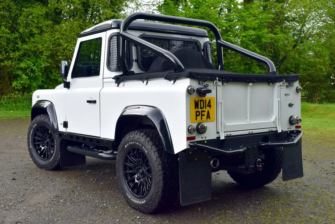 2014 Land Rover Defender 90 - Image 7 of 30