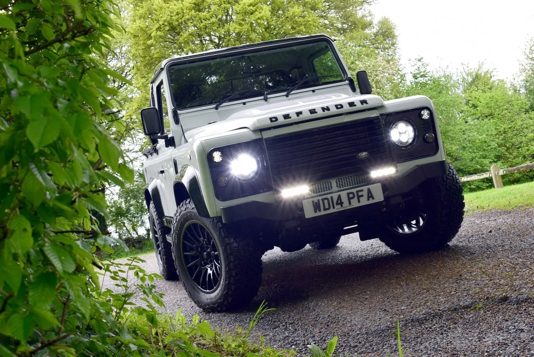 2014 Land Rover Defender 90 - Image 18 of 30