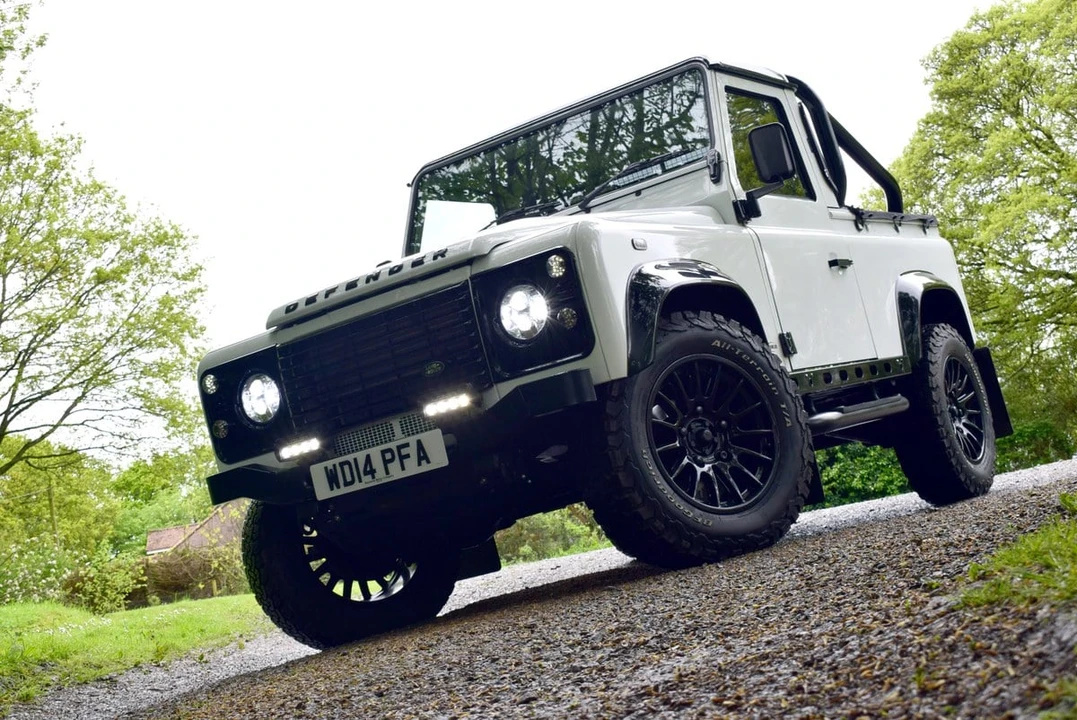 2014 Land Rover Defender 90 - Image 17 of 30