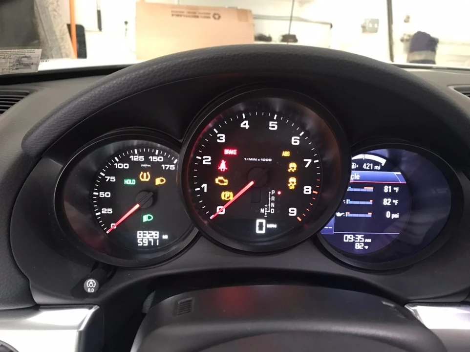 2014 Porsche 981 Boxster - Image 25 of 31