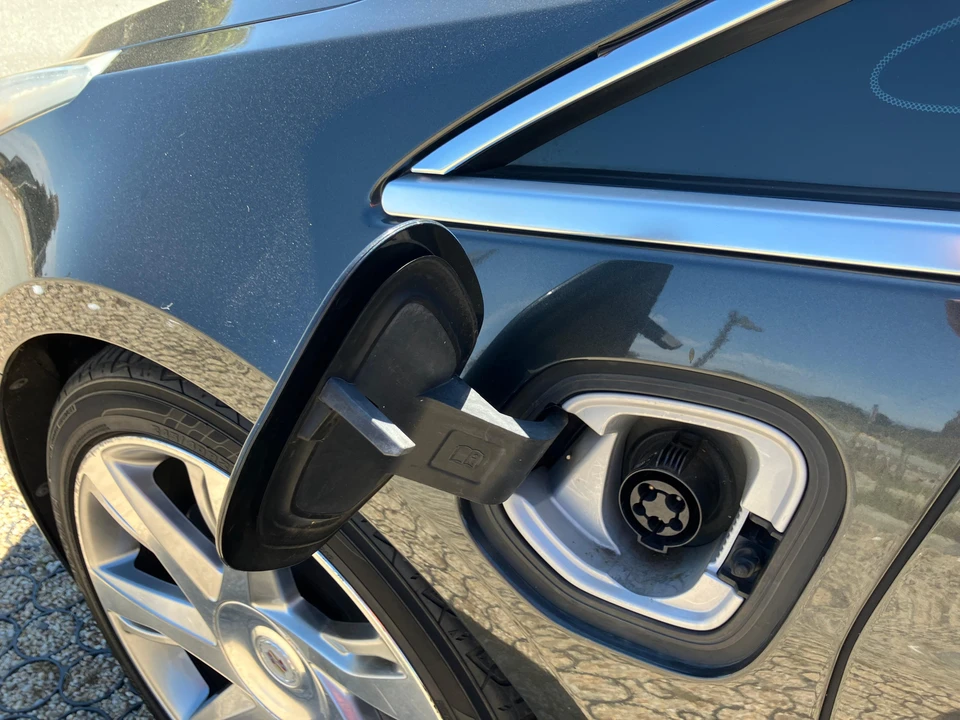 2014 Cadillac ELR - Image 29 of 31