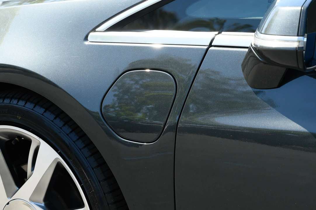 2014 Cadillac ELR - Image 28 of 31
