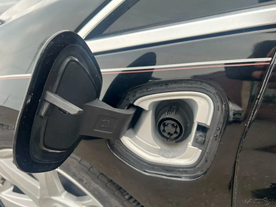 2014 Cadillac ELR - Image 16 of 21