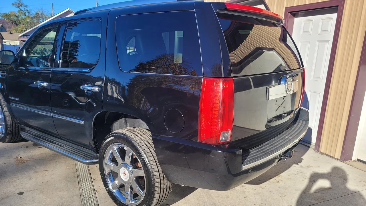 2014 Cadillac Escalade & EXT 3rd Gen - Image 2 of 5