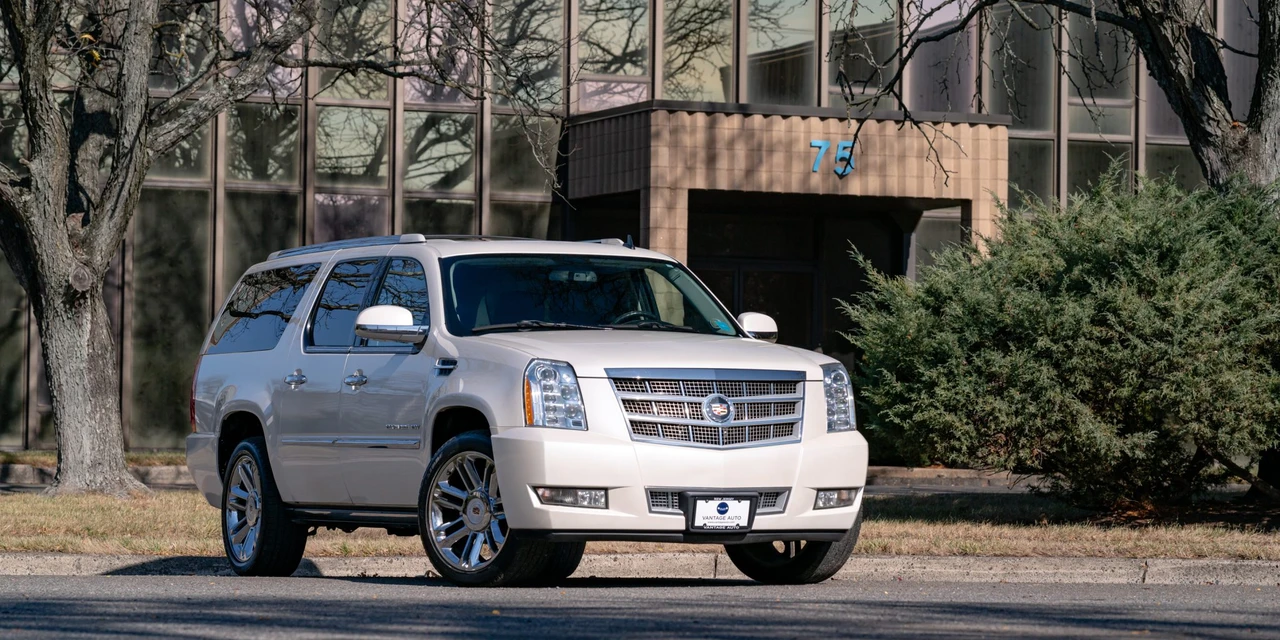 2014 Cadillac Escalade & EXT 3rd Gen - Image 16 of 31
