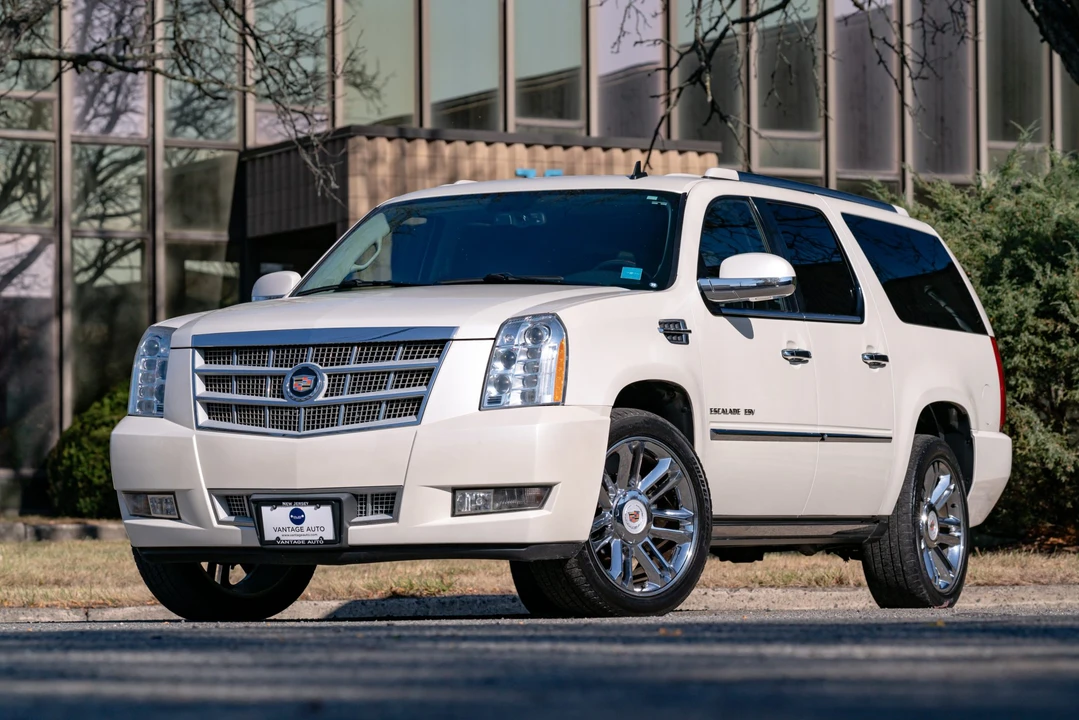 2014 Cadillac Escalade & EXT 3rd Gen - Image 3 of 31