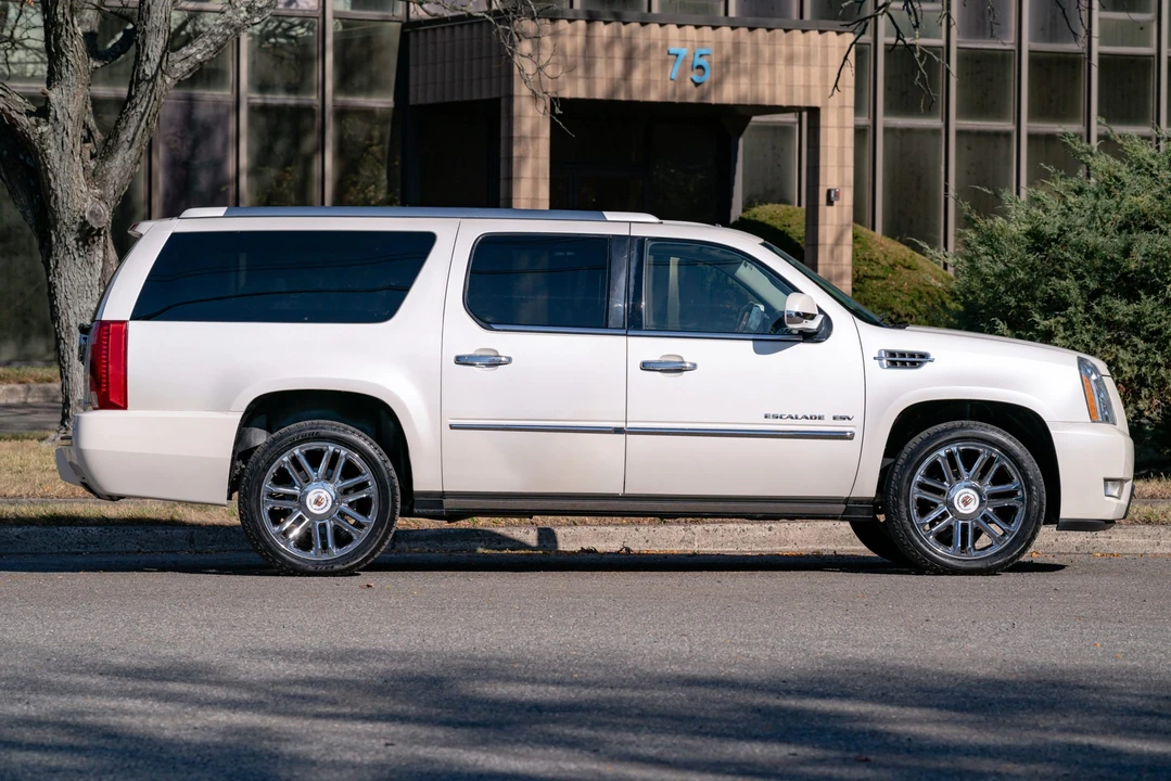 2014 Cadillac Escalade & EXT 3rd Gen - Image 14 of 31