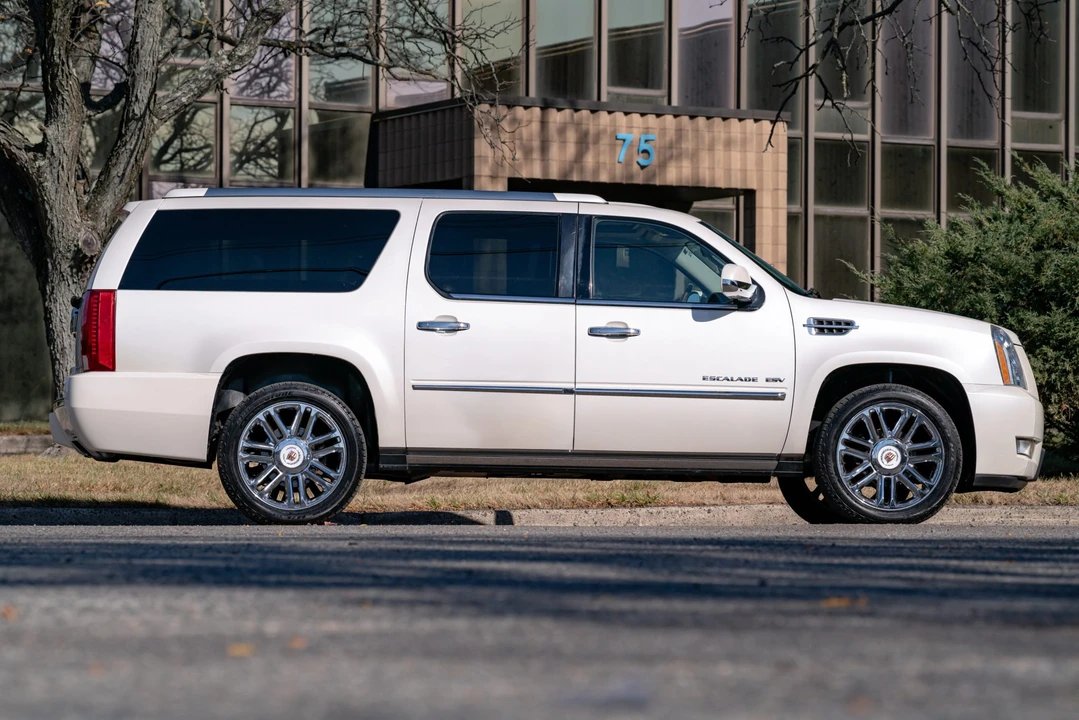 2014 Cadillac Escalade & EXT 3rd Gen - Image 15 of 31