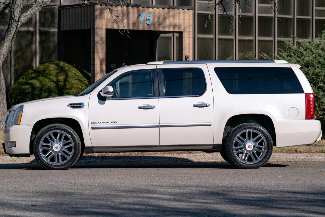 2014 Cadillac Escalade & EXT 3rd Gen - Image 7 of 31