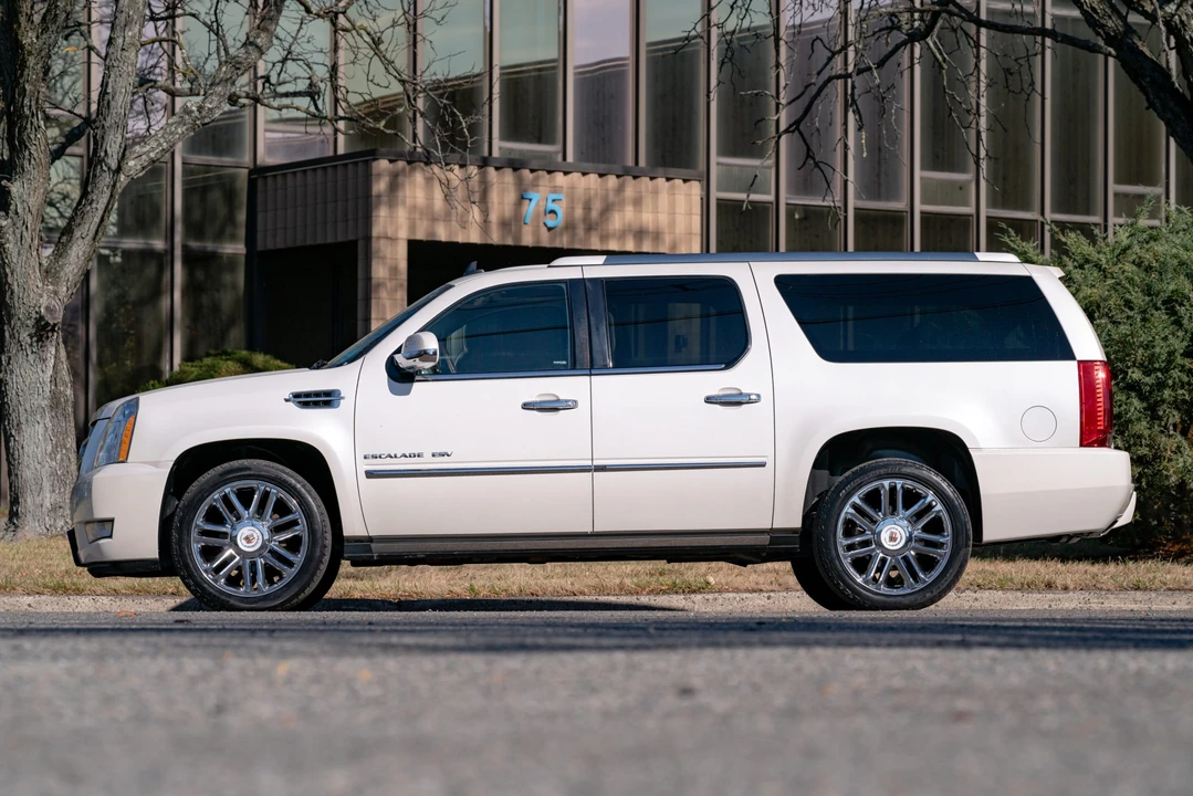 2014 Cadillac Escalade & EXT 3rd Gen - Image 6 of 31