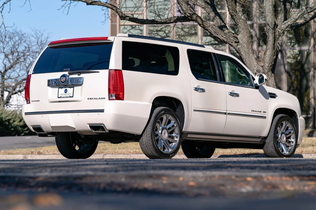 2014 Cadillac Escalade & EXT 3rd Gen - Image 12 of 31