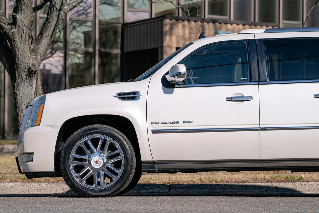 2014 Cadillac Escalade & EXT 3rd Gen - Image 24 of 31