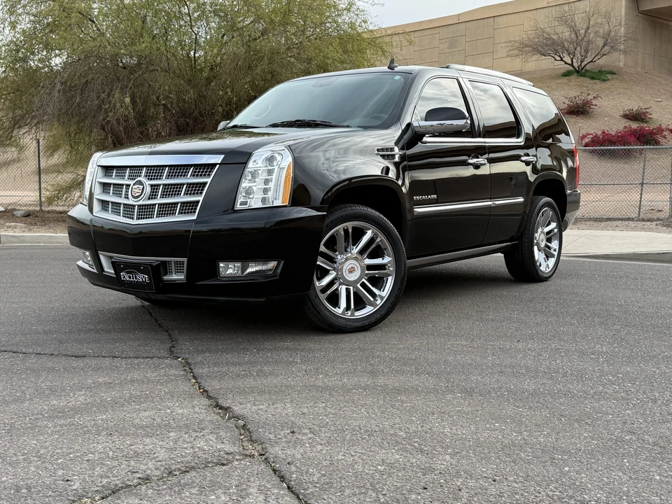 2014 Cadillac Escalade & EXT 3rd Gen - Image 2 of 31