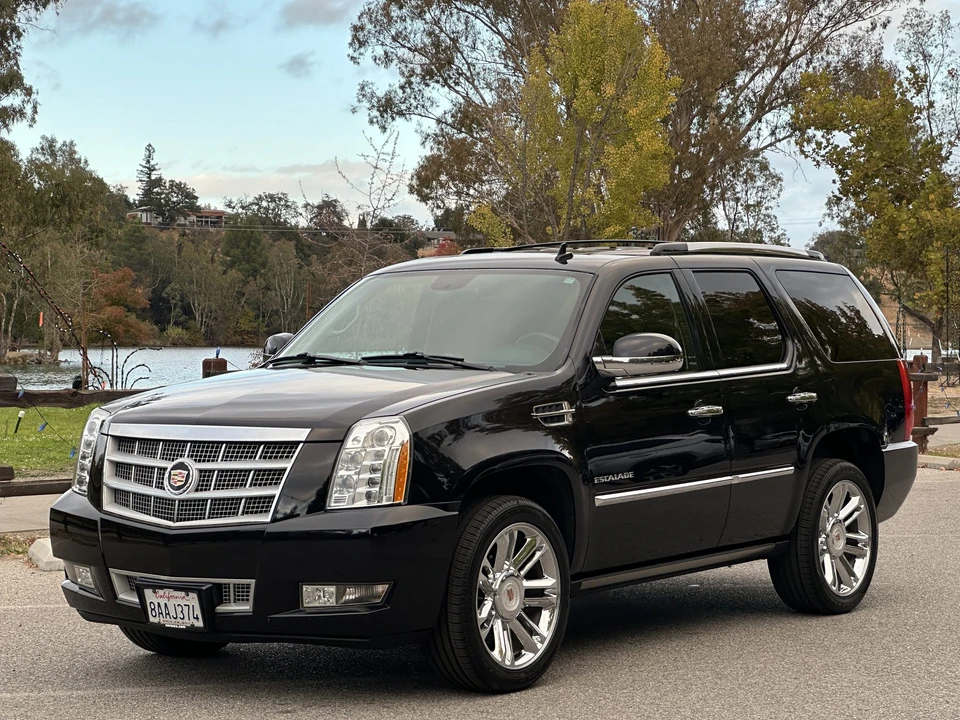 2014 Cadillac Escalade & EXT 3rd Gen - Image 2 of 31