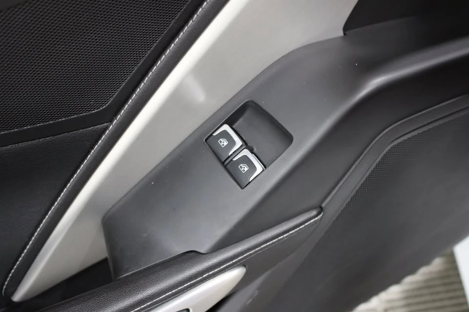 2014 Cadillac XLR - Image 9 of 13