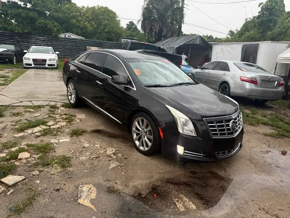 2014 Cadillac CTS-V 2nd Gen - Image 2 of 15