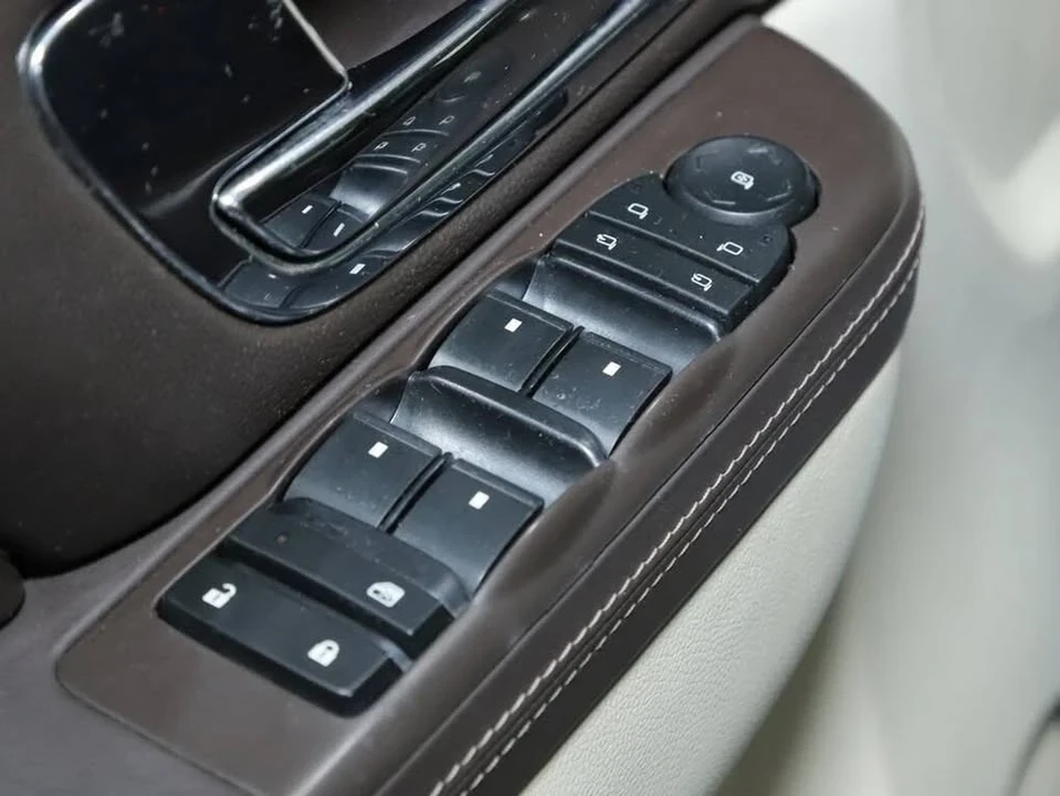 2014 Cadillac Escalade & EXT 3rd Gen - Image 19 of 20
