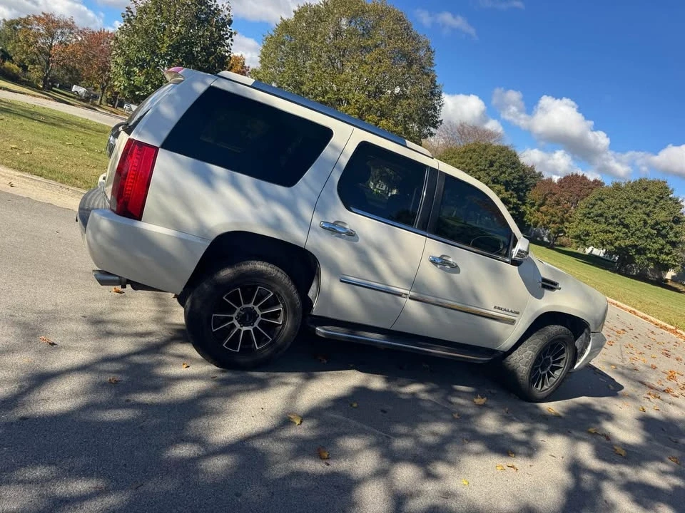 2014 Cadillac Escalade & EXT 3rd Gen - Image 3 of 9
