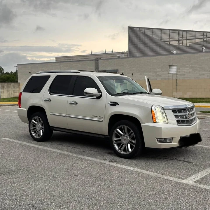 2014 Cadillac Escalade & EXT 3rd Gen - Image 3 of 14