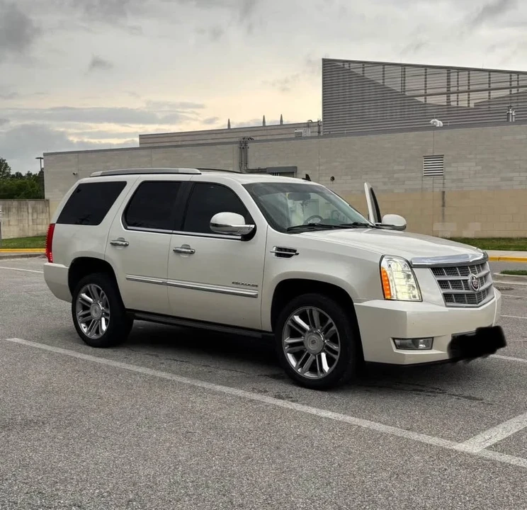 2014 Cadillac Escalade & EXT 3rd Gen - Image 2 of 14