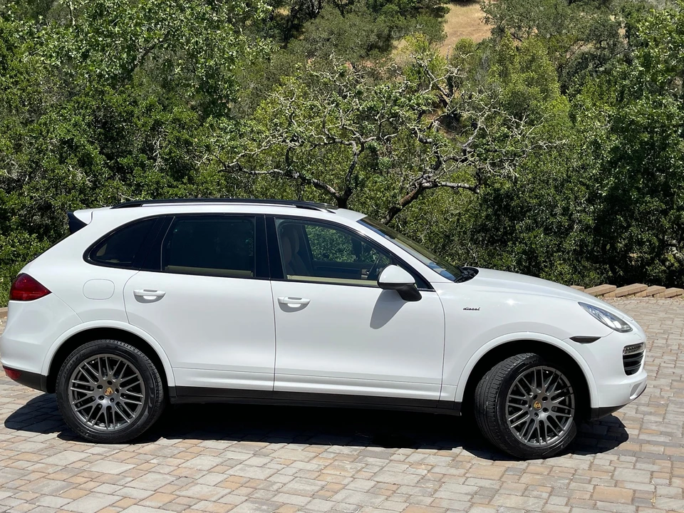 2014 Porsche 958 Cayenne Diesel - Image 2 of 17