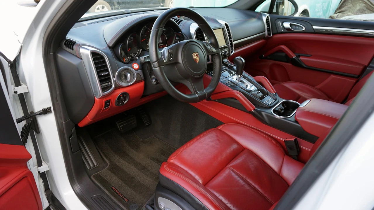 2014 Porsche 958 Cayenne Diesel - Image 14 of 31