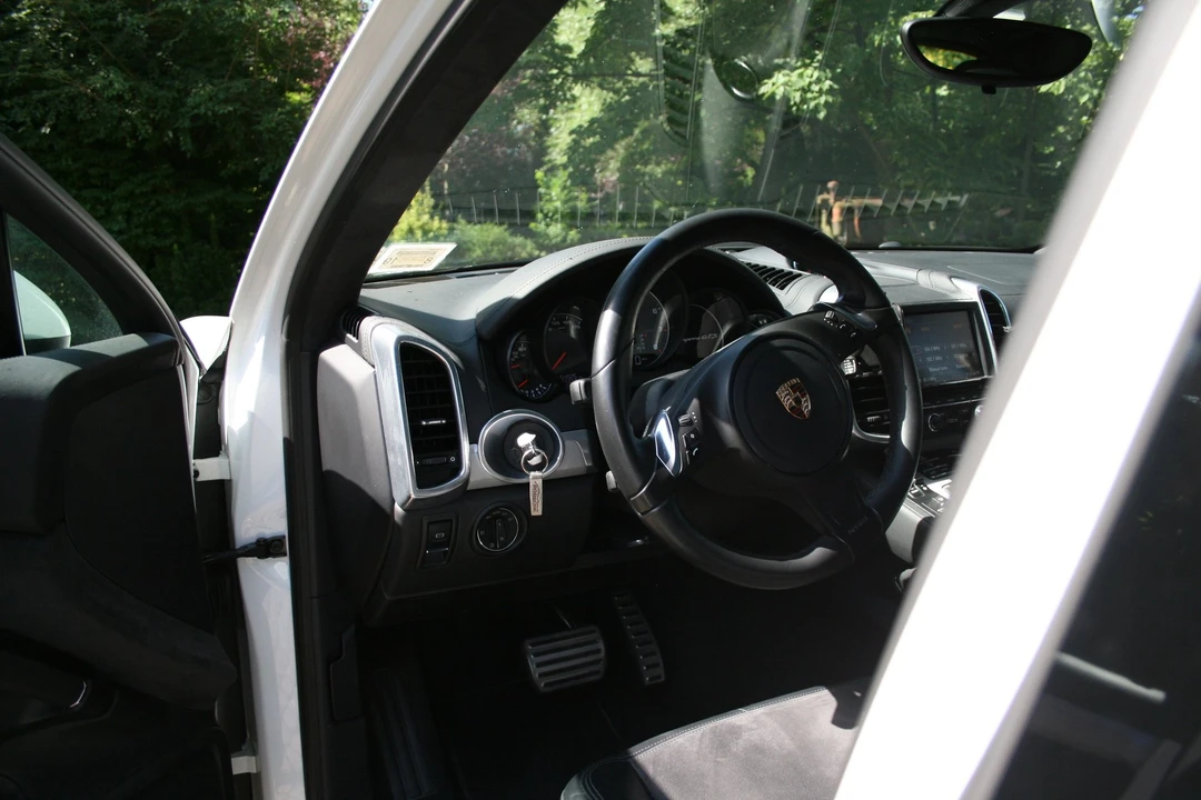 2014 Porsche 958 Cayenne GTS - Image 10 of 20