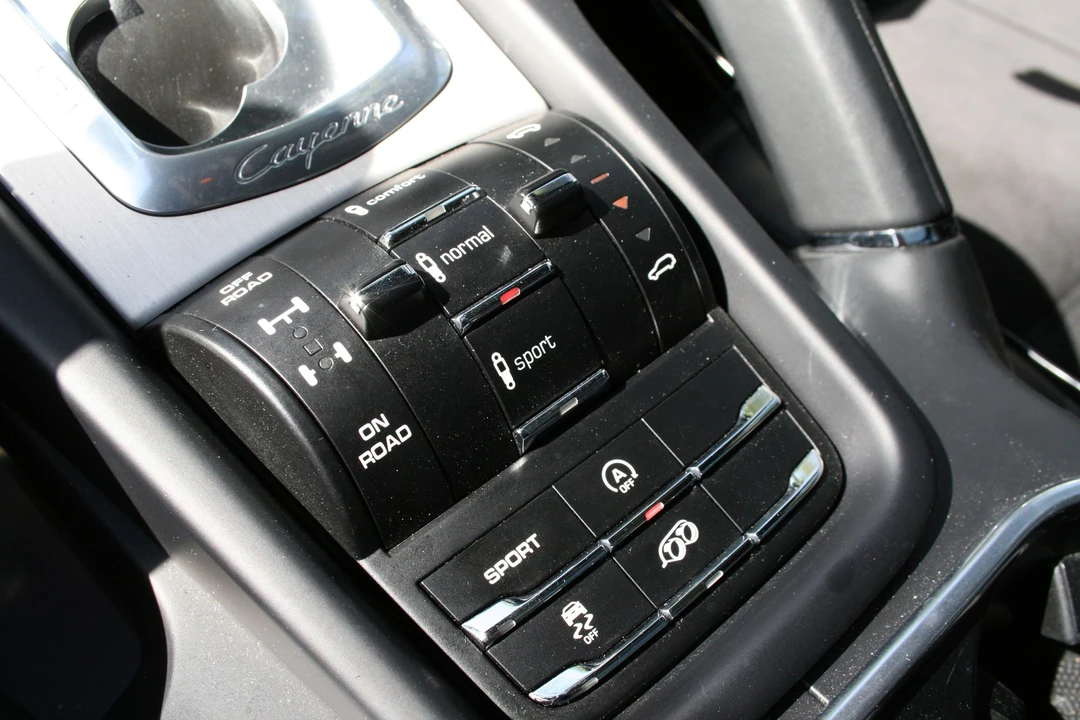 2014 Porsche 958 Cayenne GTS - Image 16 of 20