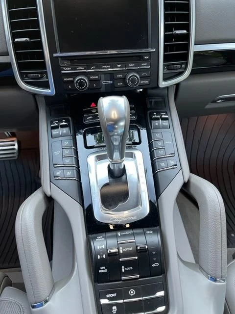 2014 Porsche 958 Cayenne S - Image 11 of 16