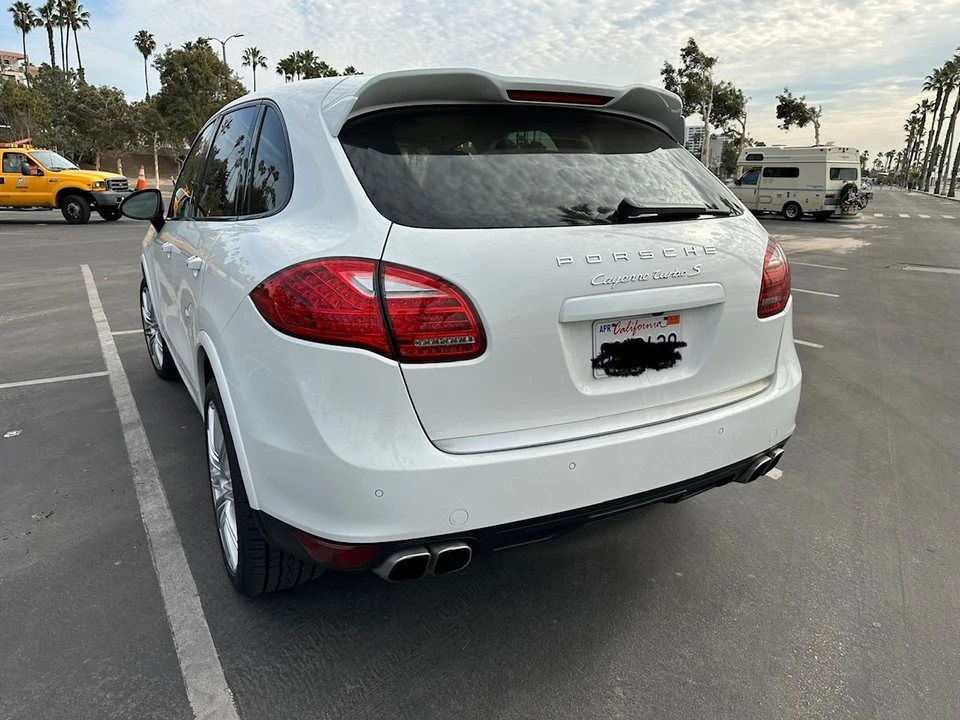 2014 Porsche 958 Cayenne Turbo S - Image 2 of 28