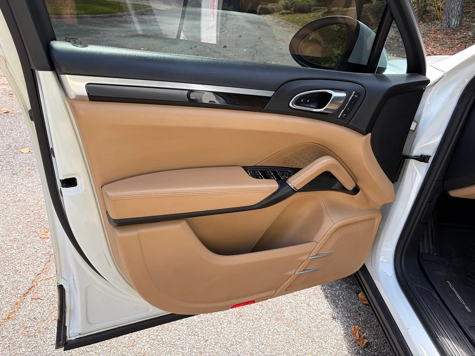 2014 Porsche 958 Cayenne - Image 8 of 23