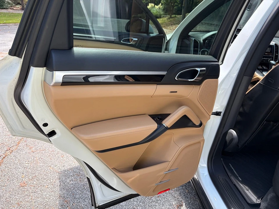 2014 Porsche 958 Cayenne - Image 10 of 23