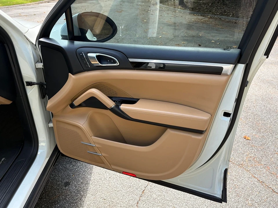 2014 Porsche 958 Cayenne - Image 9 of 23