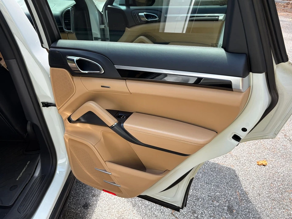 2014 Porsche 958 Cayenne - Image 11 of 23
