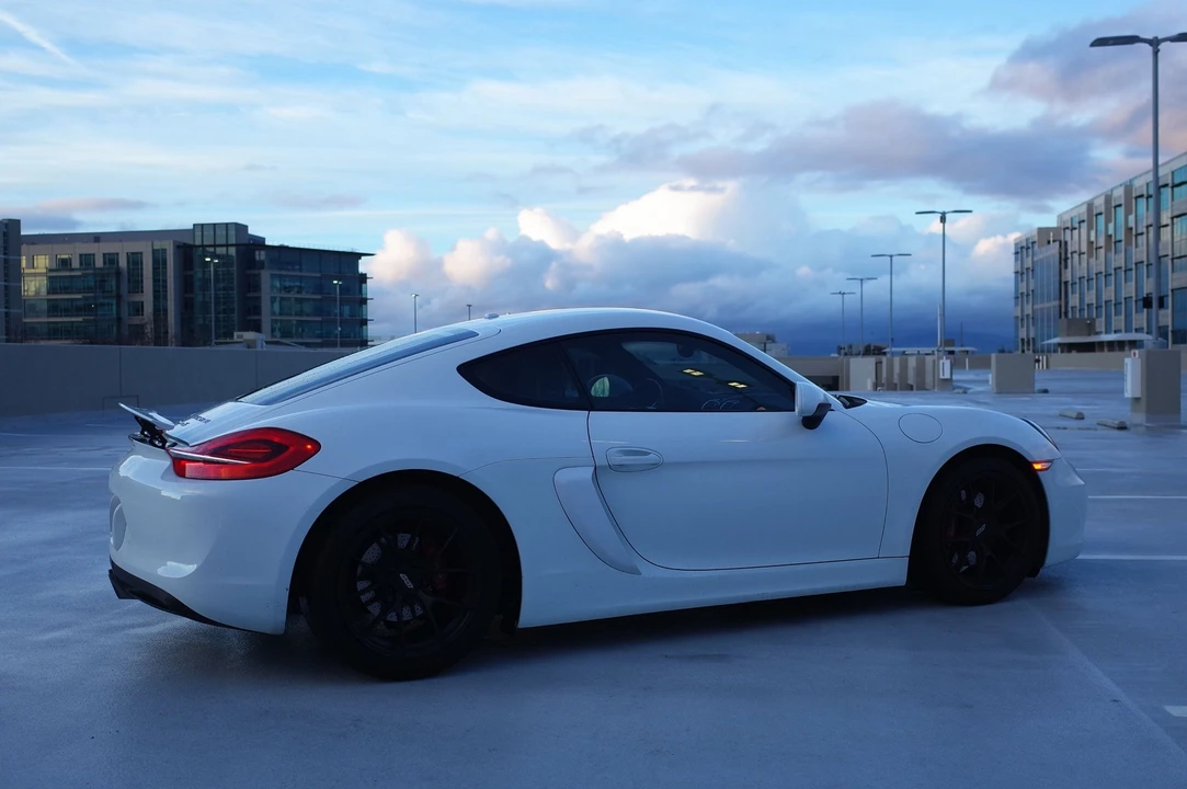 2014 Porsche 981 Cayman S - Image 9 of 17
