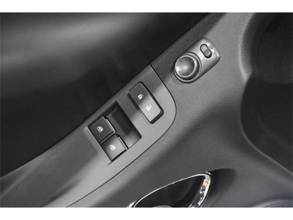 2014 Chevrolet Camaro 5th Gen - Image 26 of 31