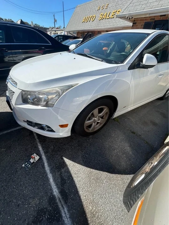 2014 Chevrolet Cruze - Image 2 of 5