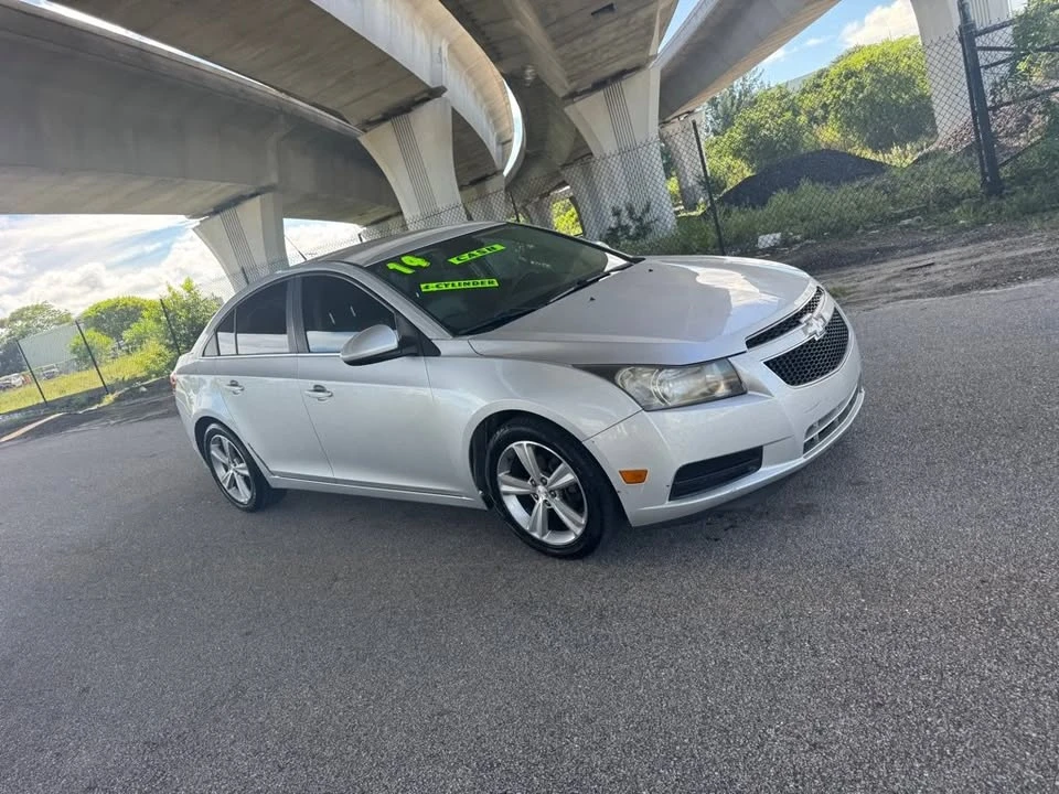 2014 Chevrolet Cruze - Image 2 of 19