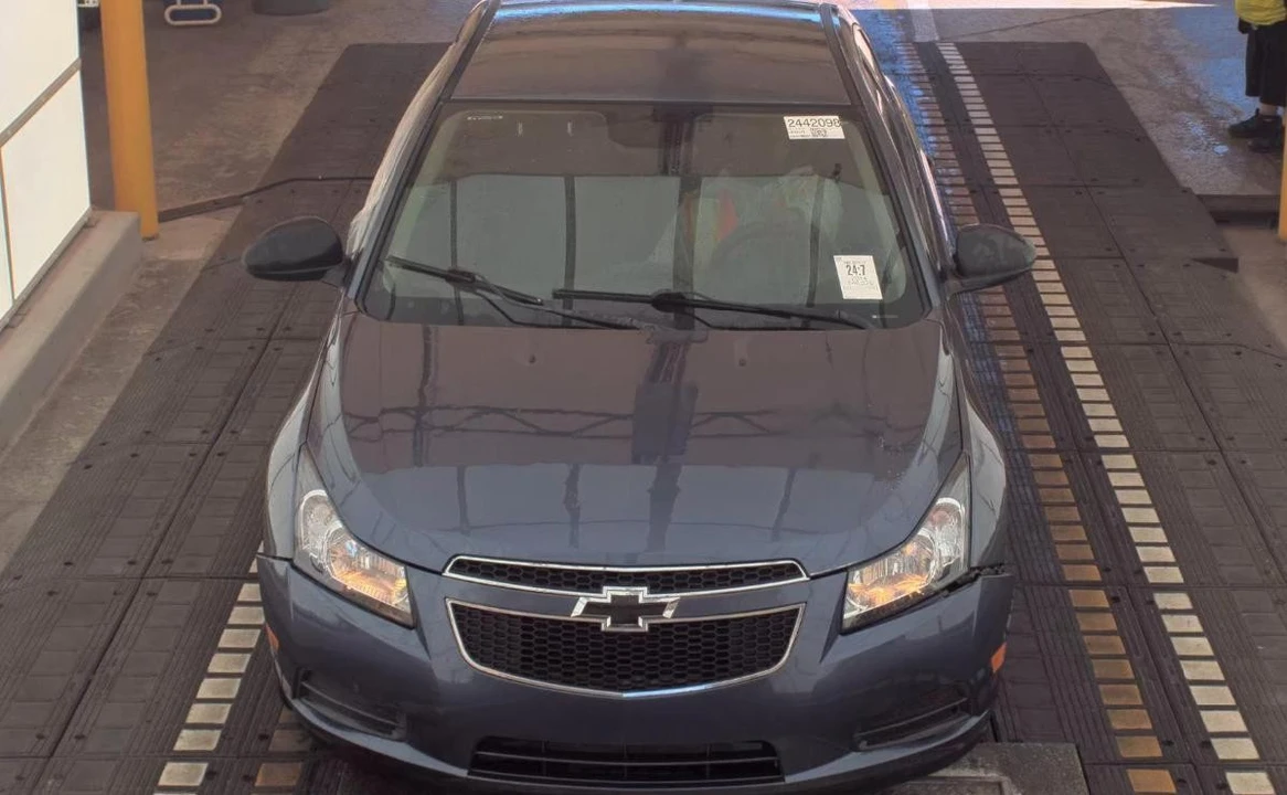 2014 Chevrolet Cruze - Image 2 of 11