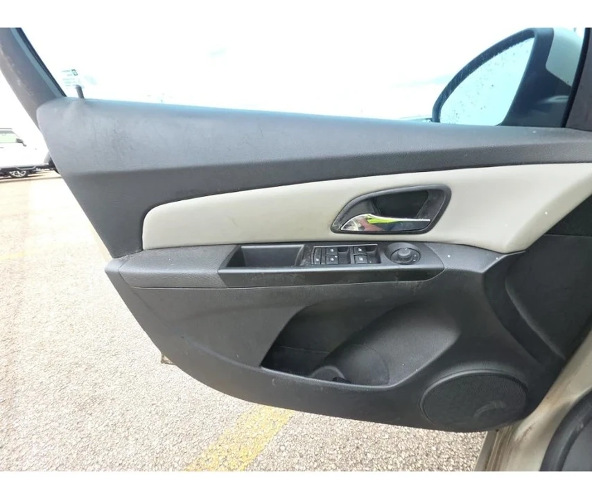 2014 Chevrolet Cruze - Image 9 of 12