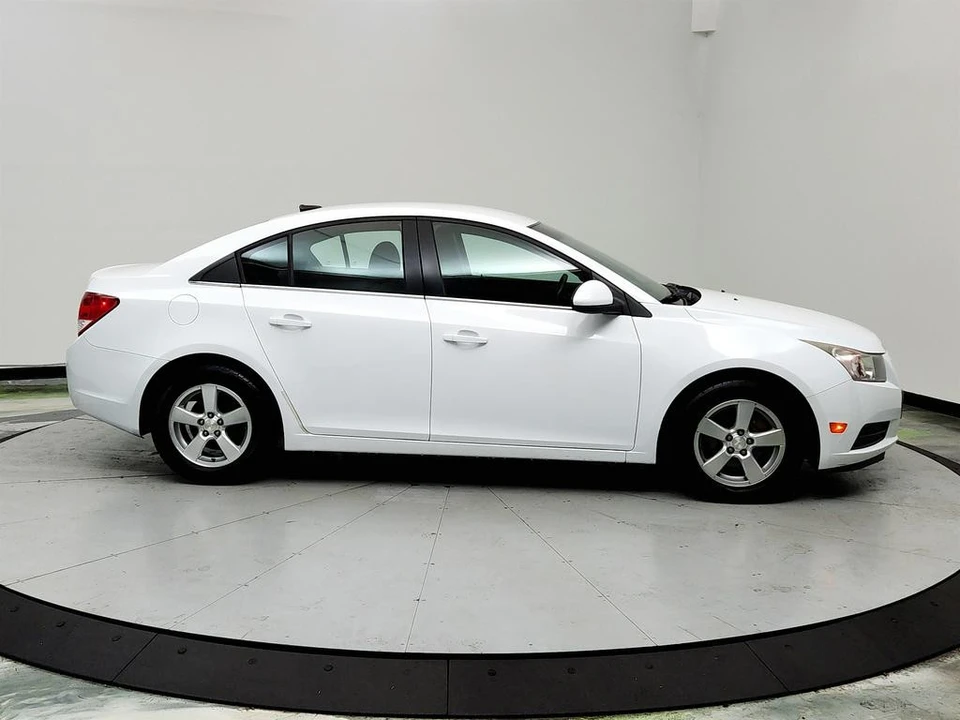 2014 Chevrolet Cruze - Image 4 of 12