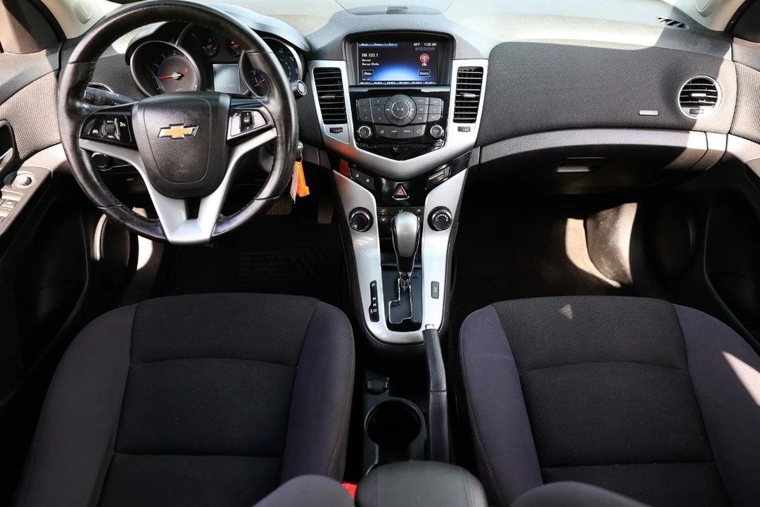 2014 Chevrolet Cruze - Image 2 of 12