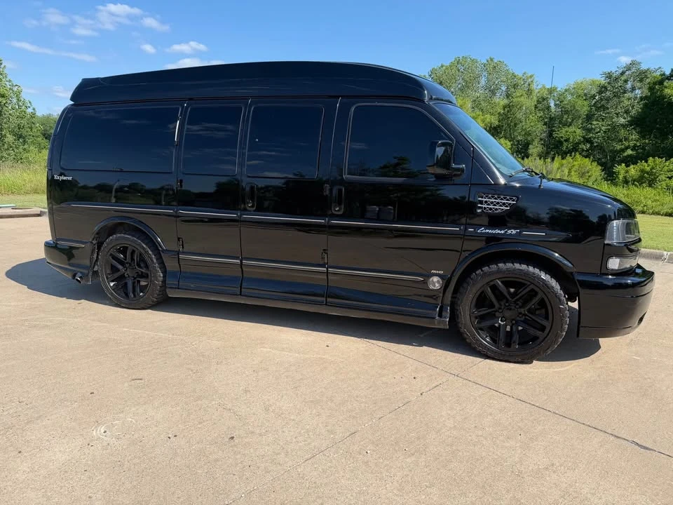2014 Chevrolet Express - Image 9 of 20