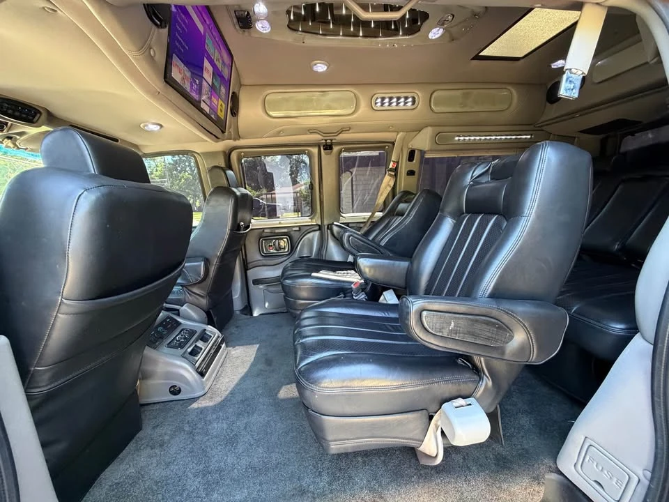 2014 Chevrolet Express - Image 15 of 20
