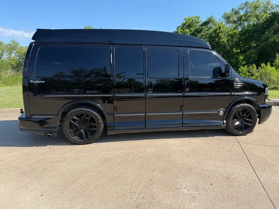 2014 Chevrolet Express - Image 10 of 20
